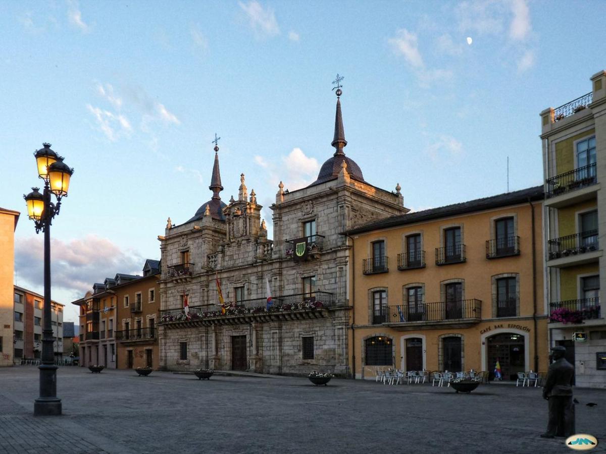 As Hoteles Ponferrada Columbrianos Exterior foto