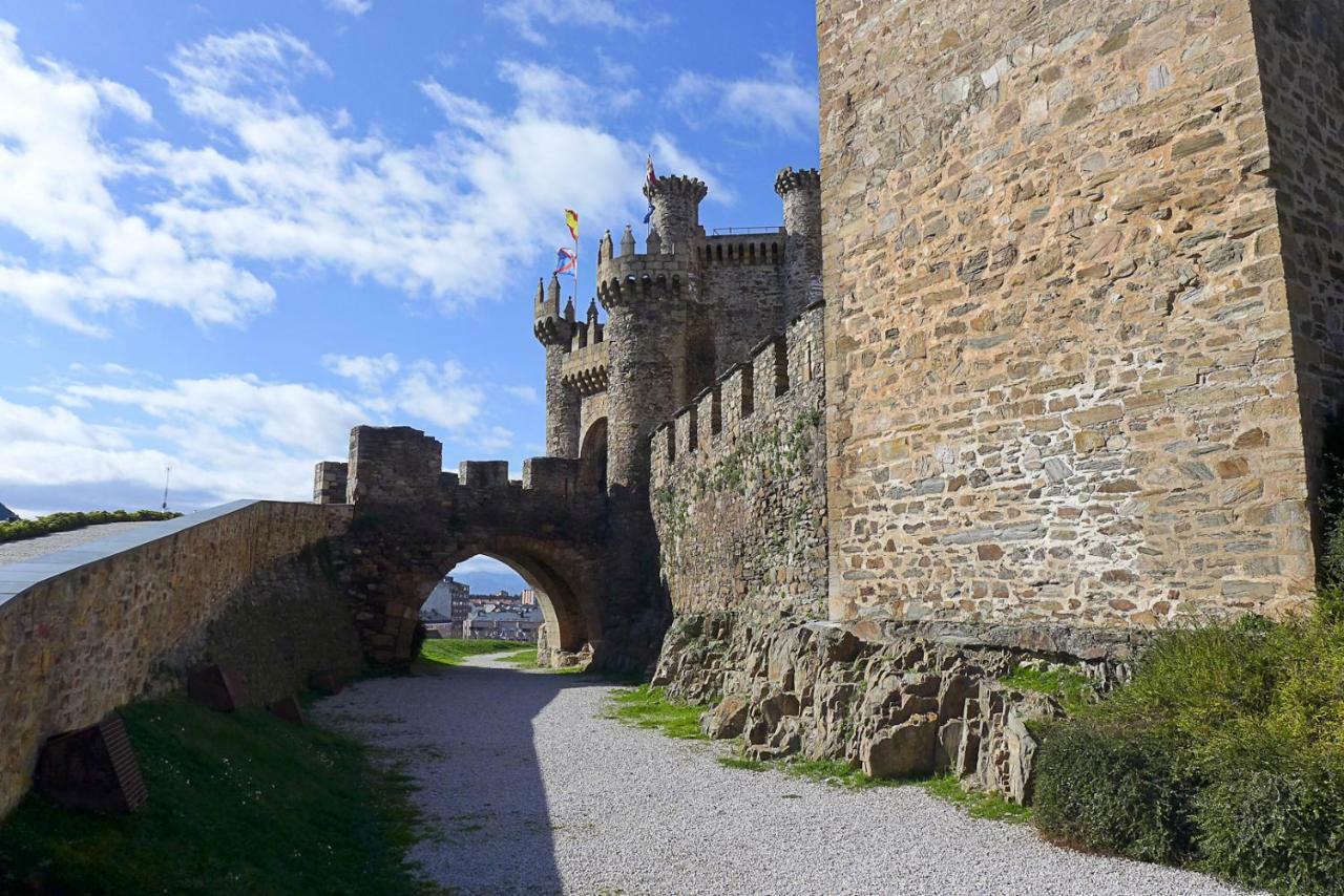 As Hoteles Ponferrada Columbrianos Exterior foto